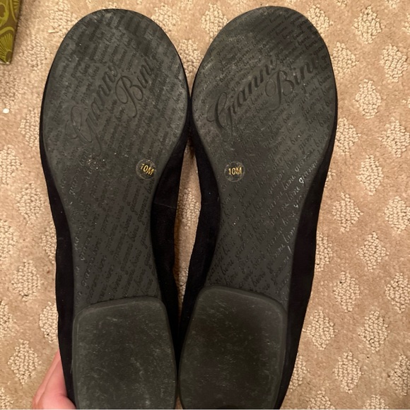 Gianni Bini Suede Flats Style is Agate 10M - Picture 2 of 3
